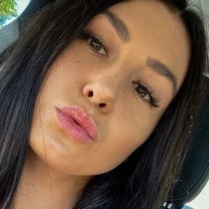 Milan Bella Comley
