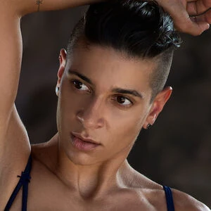 Davina Leos