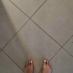 Livie Feet