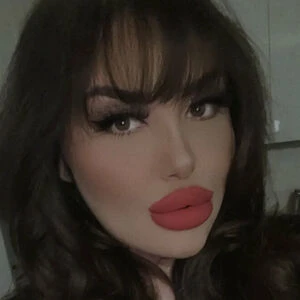 ElleHutchx