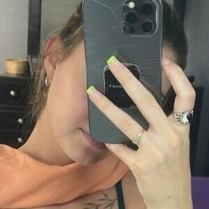 Hat wer was von ihr? Nennt sich mouthyrose auf Insta