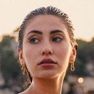 Lara Iris