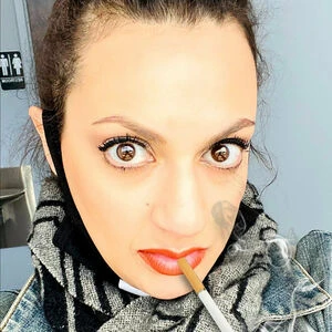 selenasmokeshows