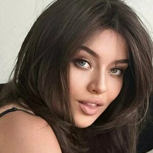 kira_brunette1