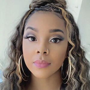 Dee Shanell