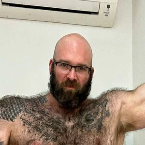 hairy_musclebear