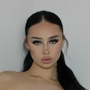 Auhneesh Nicole