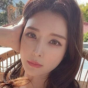 Manyo Yoojin