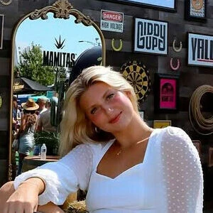 Amelia Hakes