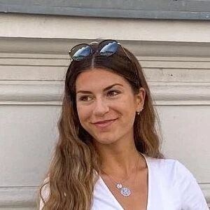 Larissa Merlyn Selena (larissahausler)