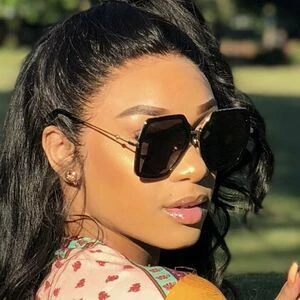 herfeetonfleek_