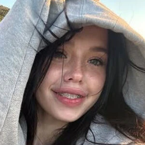 lyna_com2000