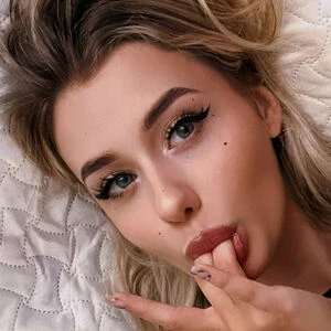goodgirlamber