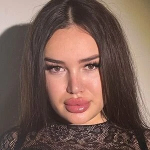 bustyy_bella