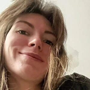 olivia_on_pole