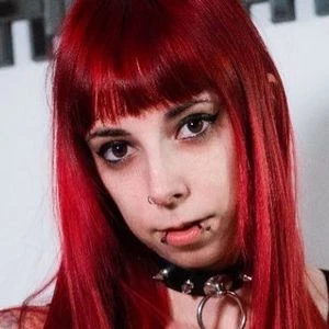Gabriela Bee