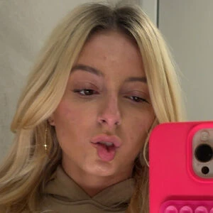 petiteblondemodel