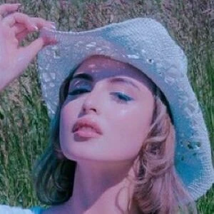 Isabelle Sky