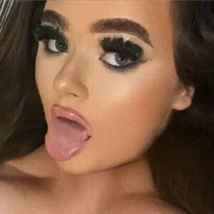 curvedbrunettexx