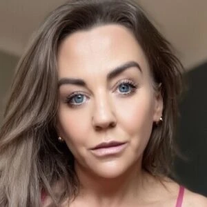 Mia Valour