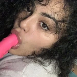 Jizzieebae