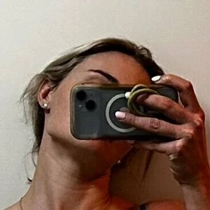 sam_rose_hotwife